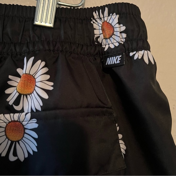 Nike Flow Shorts Swim Trunks Daisy Sportswear Sport Essentials Men's 2XL - Picture 3 of 5